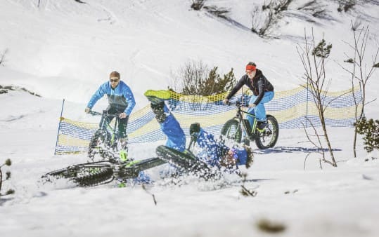 Hoppala - Gott sei Dank im Schnee fällt man weich!