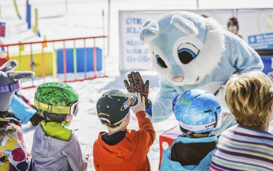 Unser Maskottchen gratuliert!